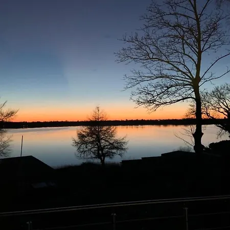 Vakantiehuis In Mit Seeblick By Interhome *