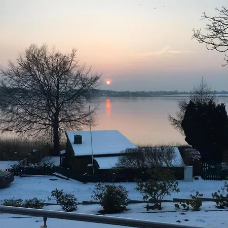 بيت للعطل In Klingberg Mit Seeblick By Interhome